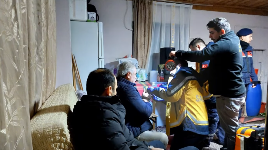 Kastamonu’da Karla Kapalı Köyde Yaralı Vatandaş İçin Gece Boyu Seferberlik3