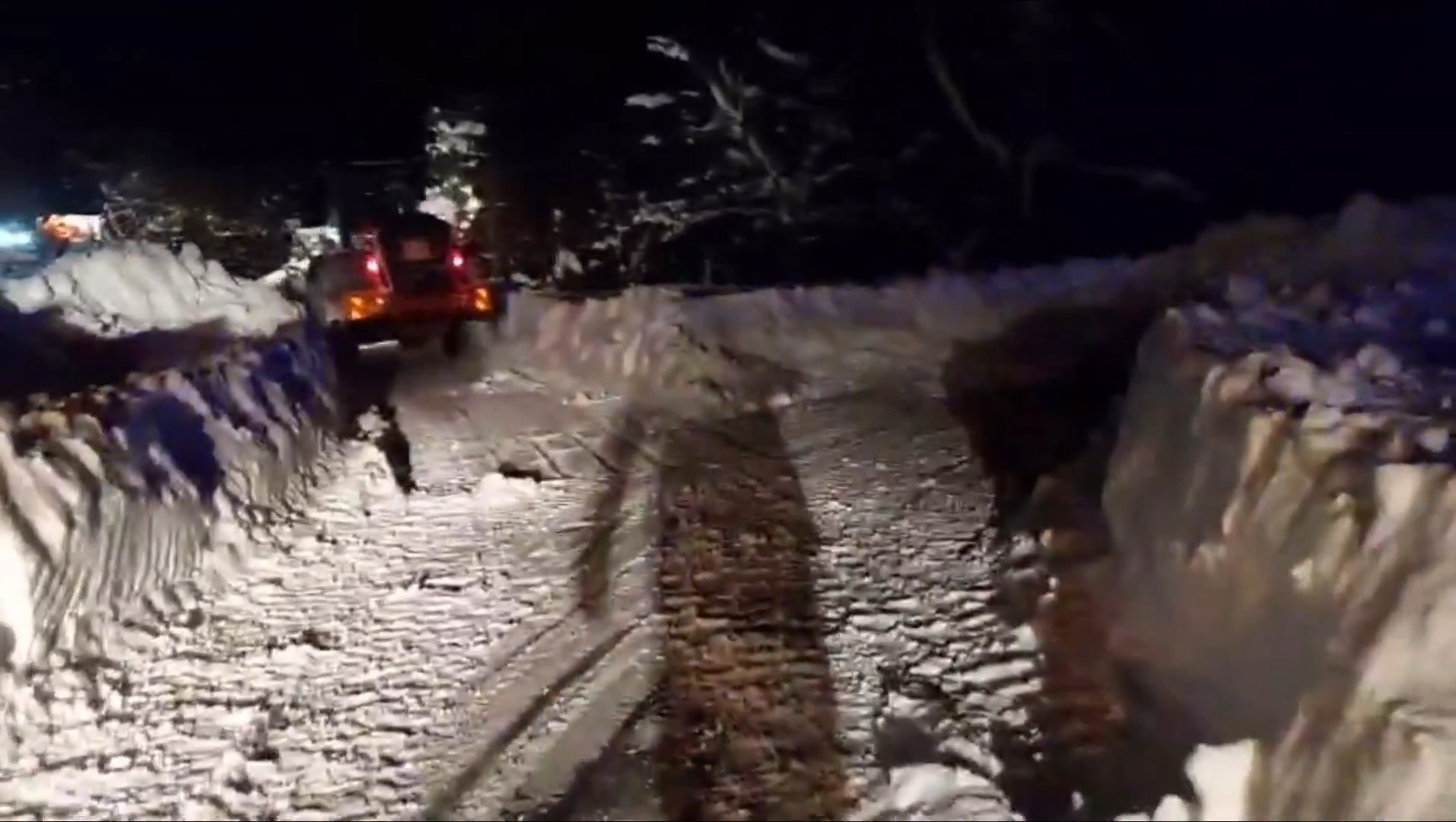 Kastamonu'da Karla Kapanan Yol 4 Saatte Açıldı Yaralı Vatandaşa Ulaşıldı 88