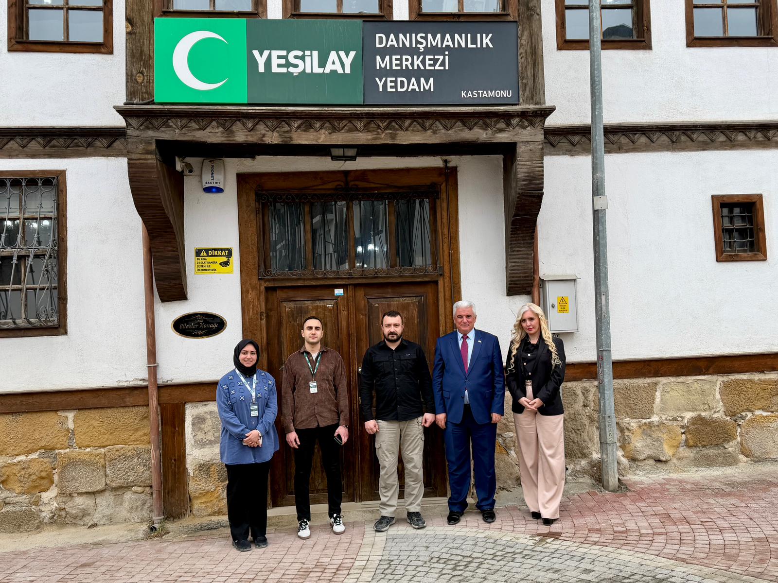 Kastamonu'da Mahalle Muhtarı Yeşilay Gönüllüsü Oldu 'Yanınızda Değil, Emrinizdeyim' 2
