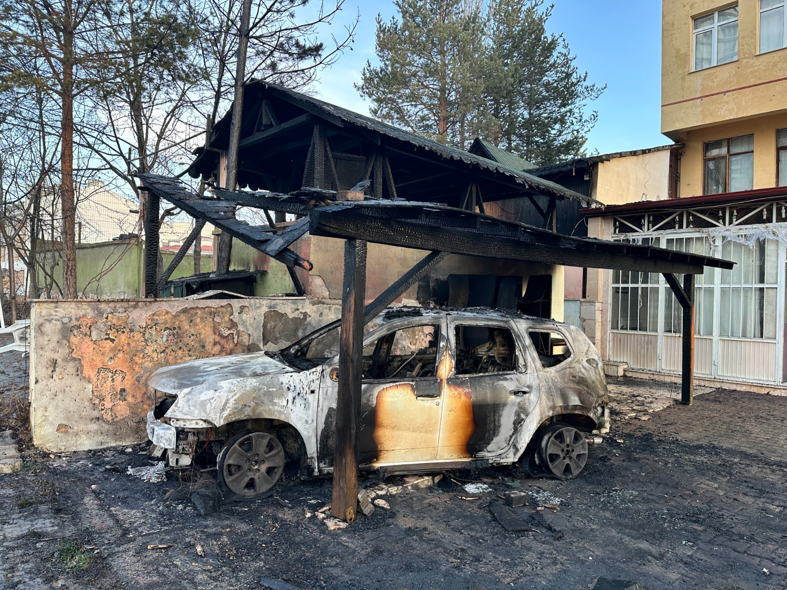 Kastamonu'da Park Halindeki Araç Küle Döndü 2