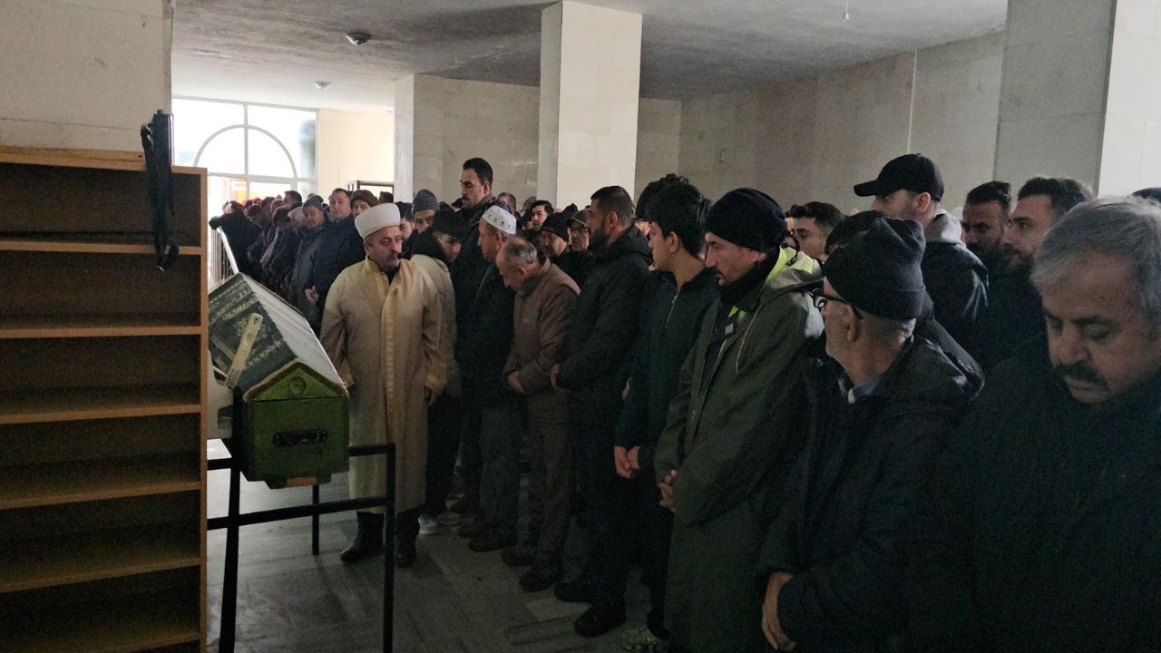 Kastamonu’da Silahlı Saldırıda Hayatını Kaybeden Genç Toprağa Verildi (1)