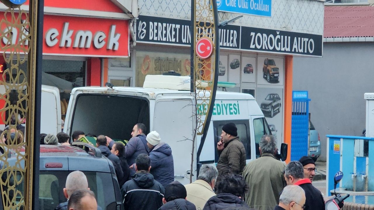 Kastamonu’da Silahlı Saldırıda Hayatını Kaybeden Genç Toprağa Verildi (4)