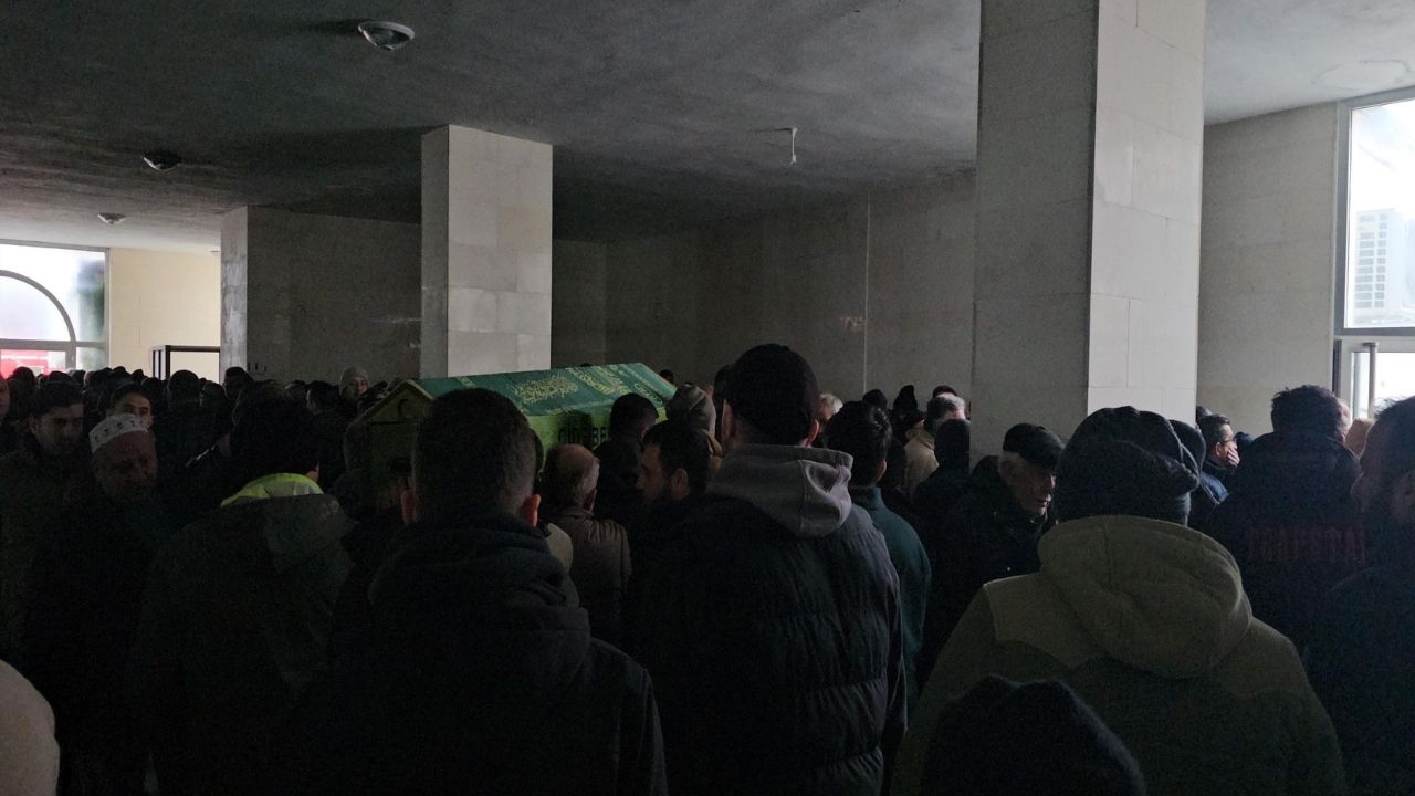 Kastamonu’da Silahlı Saldırıda Hayatını Kaybeden Genç Toprağa Verildi (5)