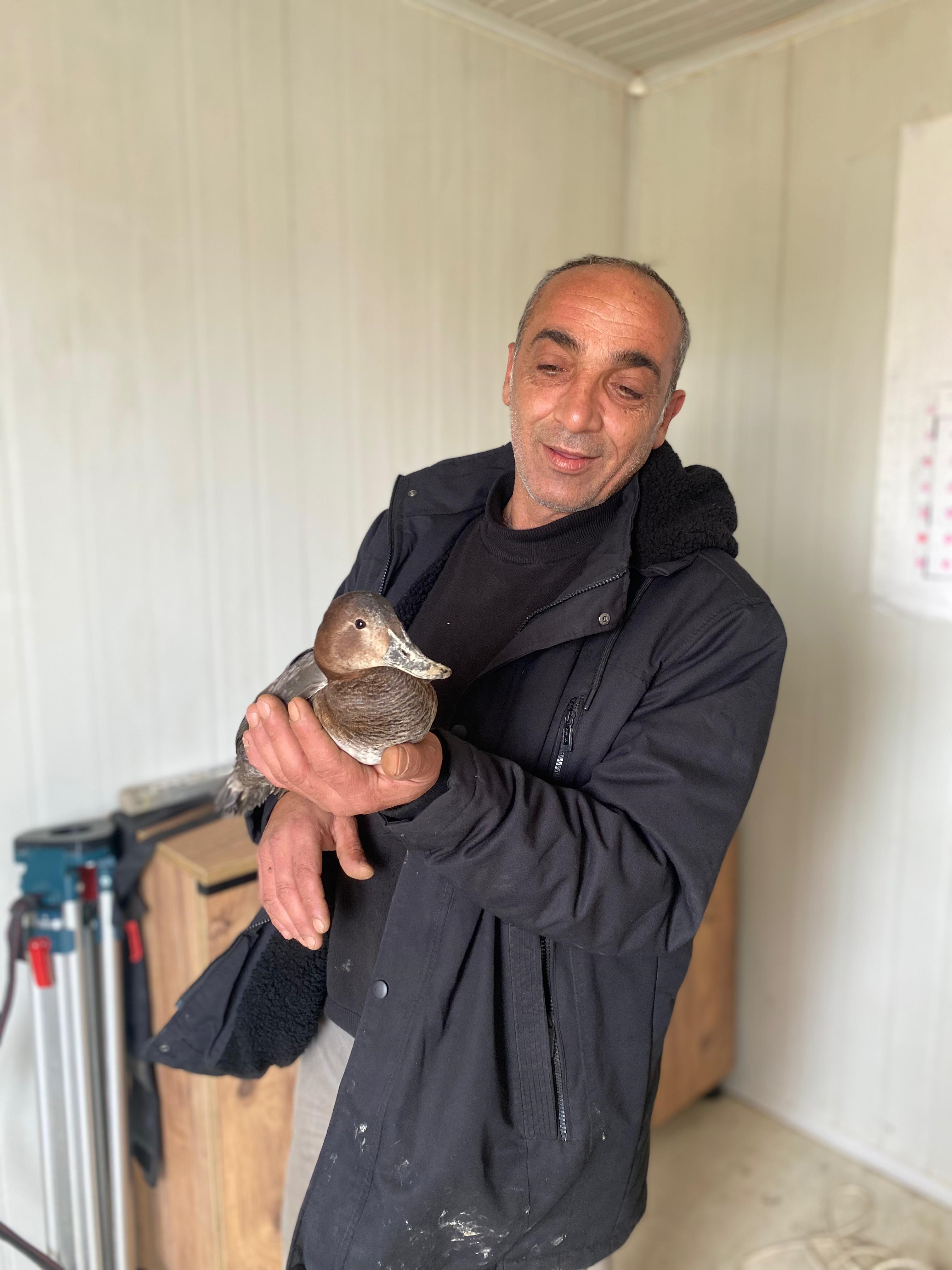 Kastamonu'da Yaralı Ördek Buldu Çocuğu Gibi Baktı! 22222222222222