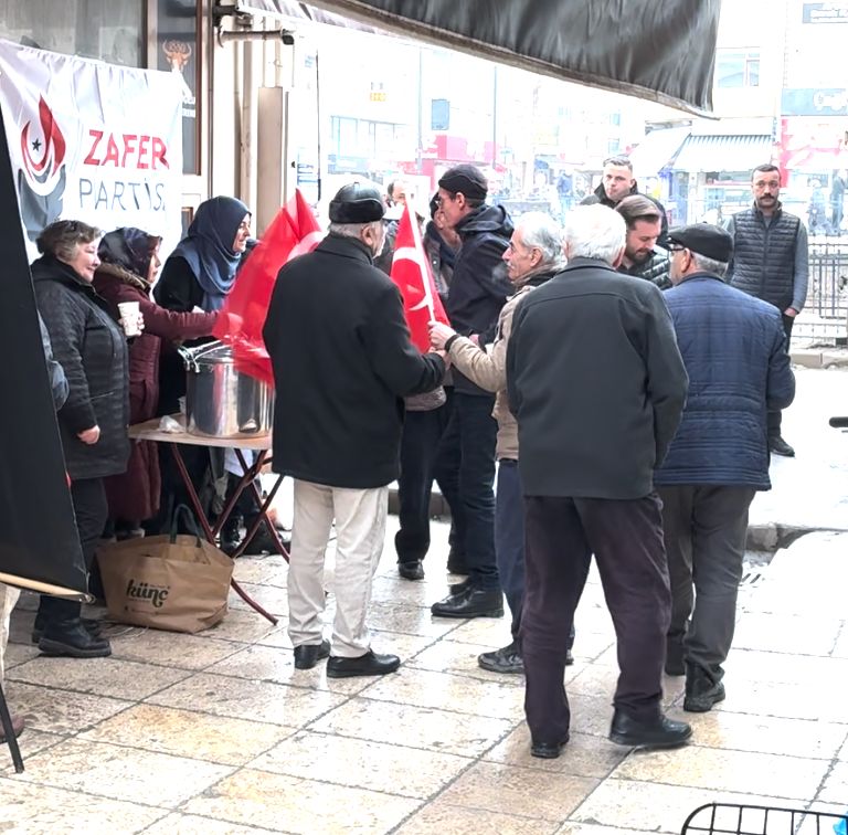 Kastamonu’da Zafer Partisi’nden Şehitler İçin Hayır Ve Bayrak Dağıtımı2