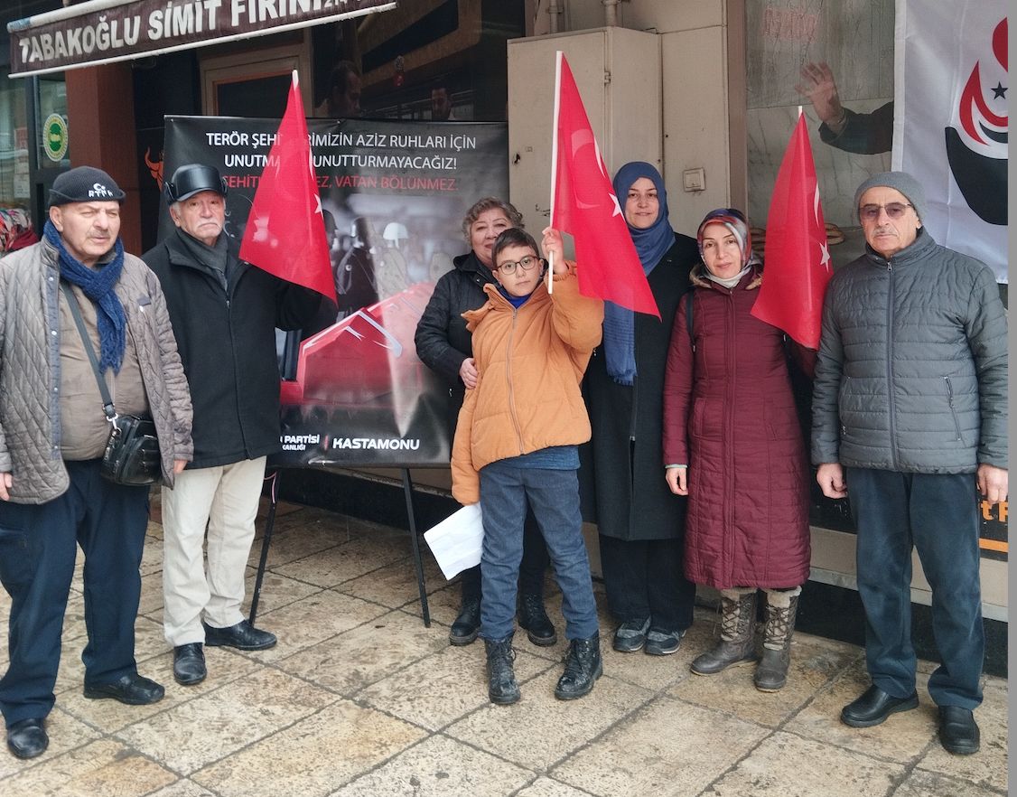 Kastamonu’da Zafer Partisi’nden Şehitler İçin Hayır Ve Bayrak Dağıtımı3