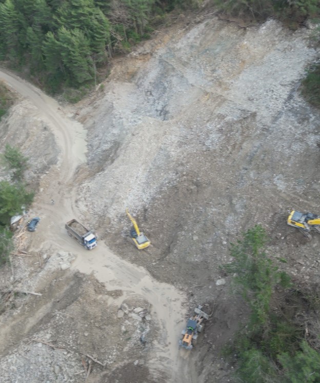 Kastamonu'nun Ilçe Kara Yolunda Heyelan Ulaşımı Engelledi Çalışmalar Sürüyor! 4