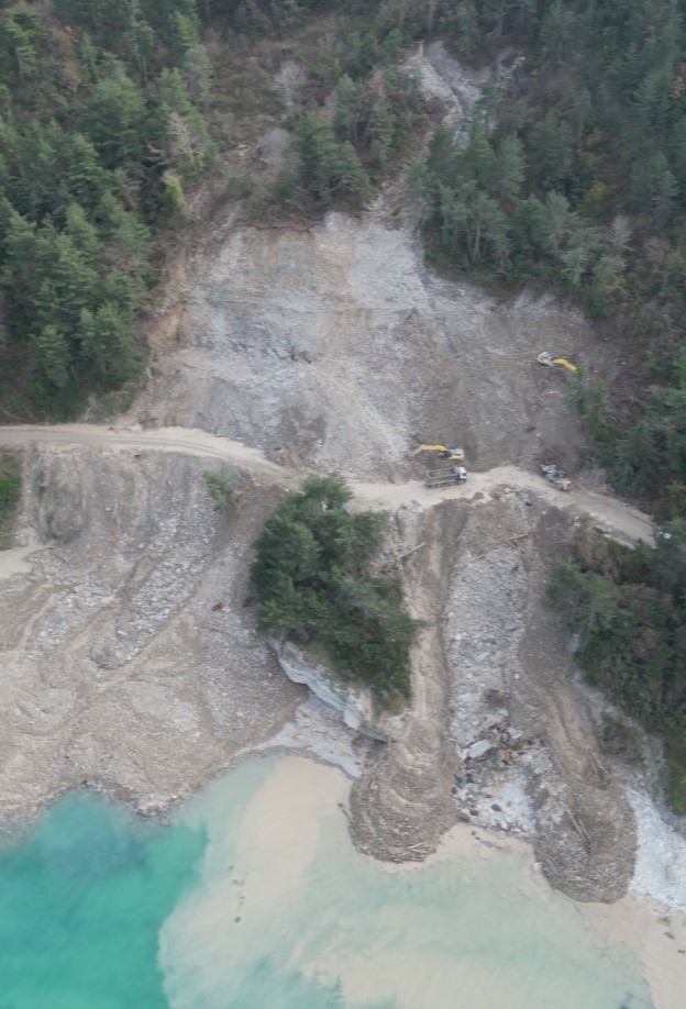 Kastamonu'nun Ilçe Kara Yolunda Heyelan Ulaşımı Engelledi Çalışmalar Sürüyor! 444444444444