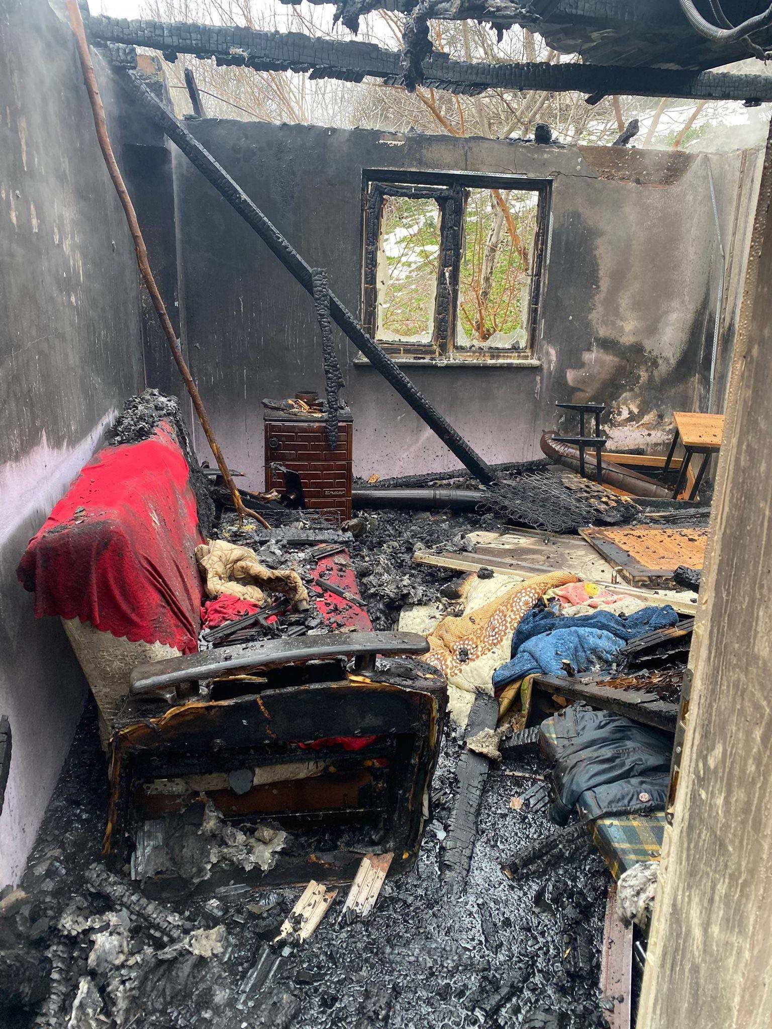 Kastamonu'nun Ilçesinde Alevlere Teslim Olan Ev Küle Döndü 2