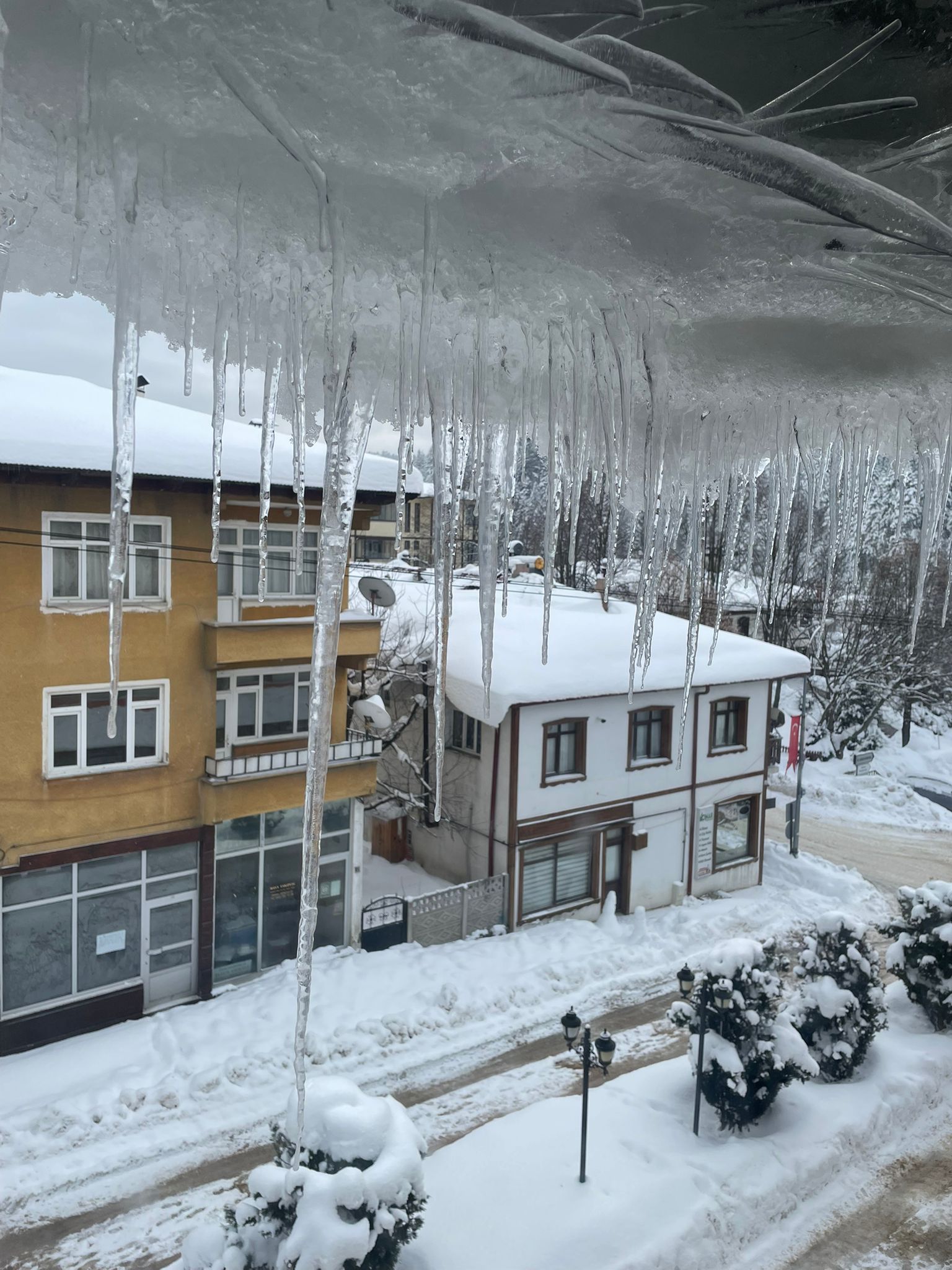 Kastamonu'nun Ilçesinde Buz Sarkıtları Oluştu Hava Eksi 20 Dereceyi Gördü! 8