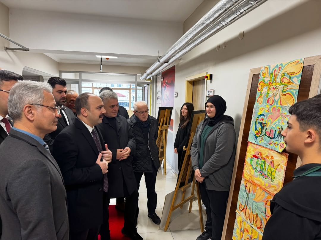 Kastamonu'nun Ilçesinde Karne Sevinci Protokol Öğrencilerin Heyecanına Ortak Oldu 11