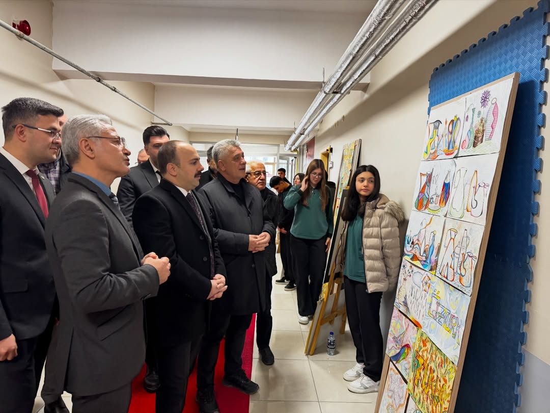 Kastamonu'nun Ilçesinde Karne Sevinci Protokol Öğrencilerin Heyecanına Ortak Oldu 13