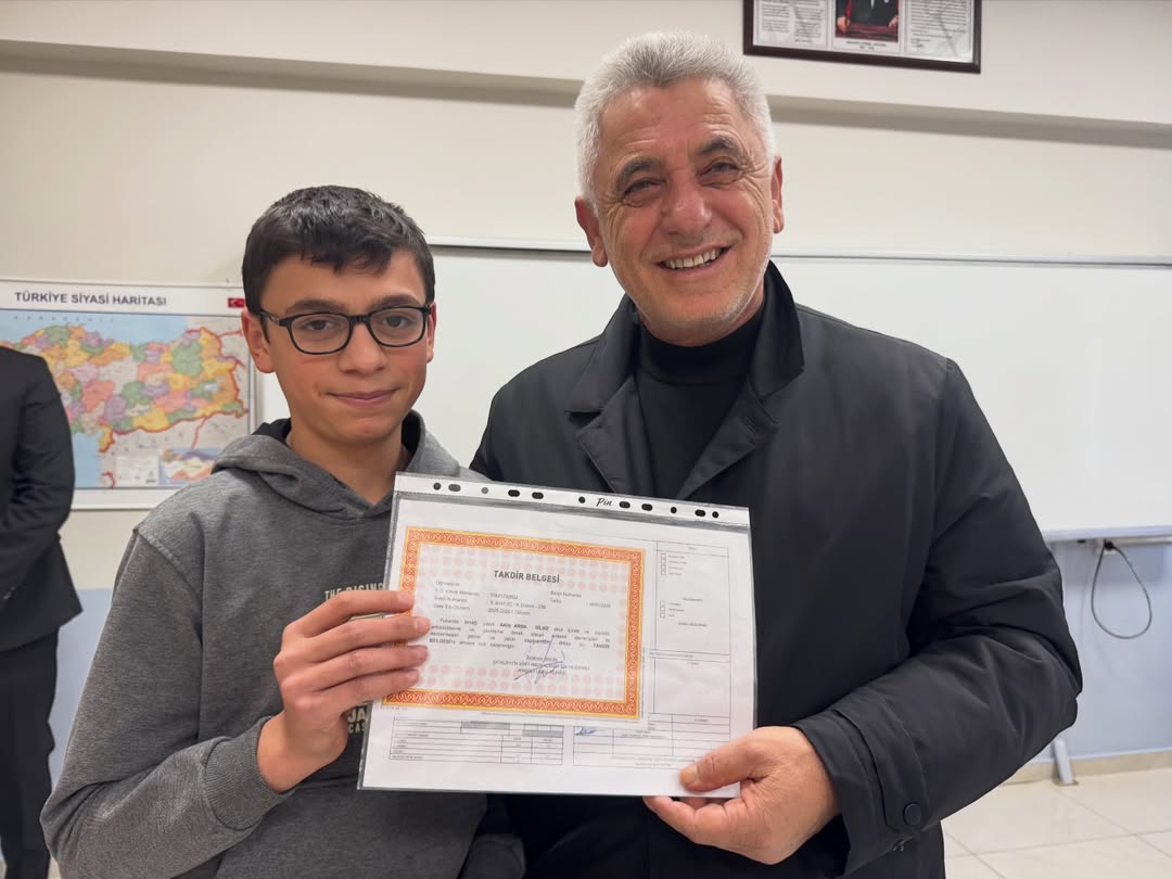 Kastamonu'nun Ilçesinde Karne Sevinci Protokol Öğrencilerin Heyecanına Ortak Oldu 17