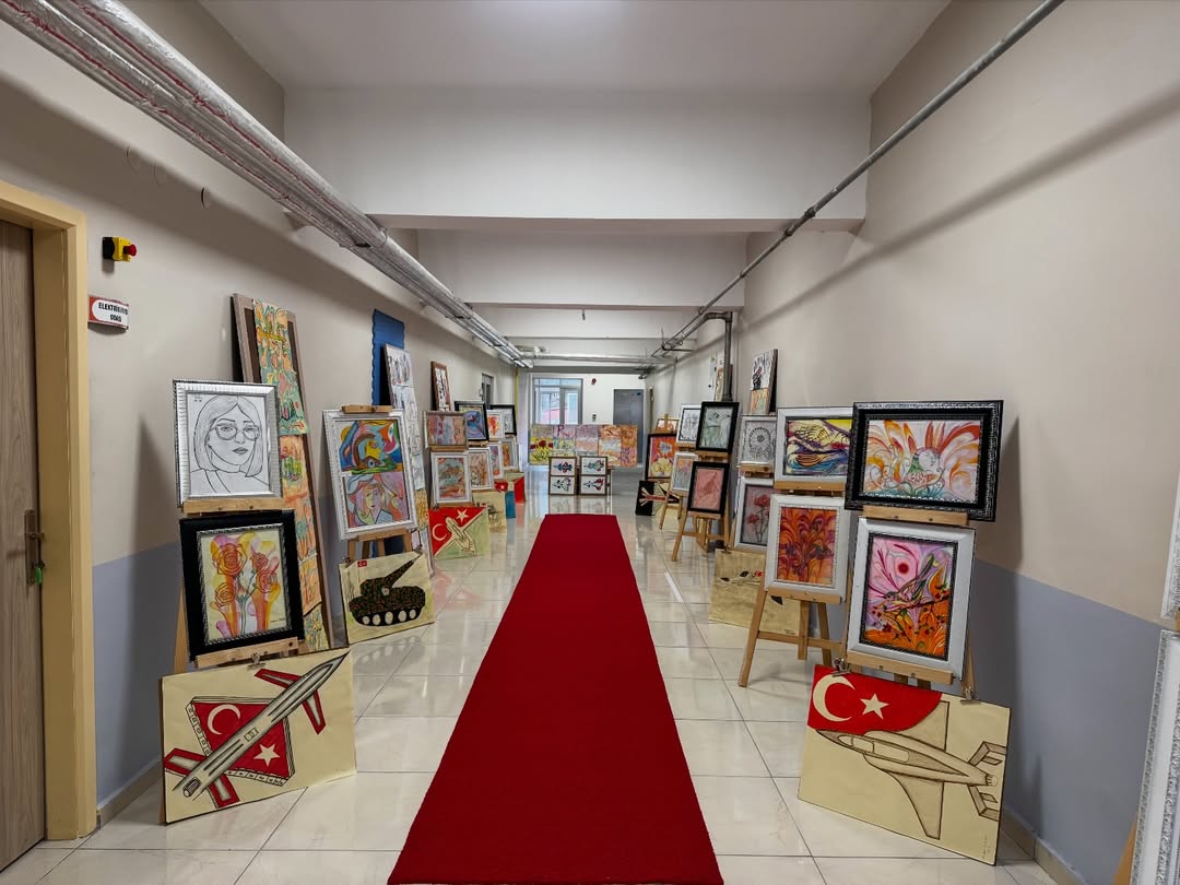 Kastamonu'nun Ilçesinde Karne Sevinci Protokol Öğrencilerin Heyecanına Ortak Oldu 2