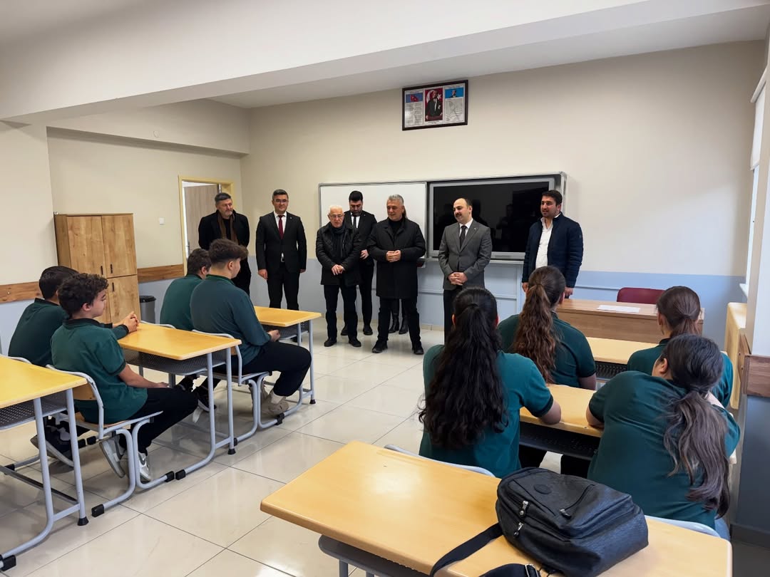 Kastamonu'nun Ilçesinde Karne Sevinci Protokol Öğrencilerin Heyecanına Ortak Oldu 22