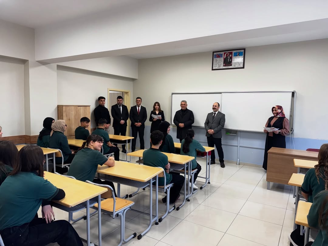 Kastamonu'nun Ilçesinde Karne Sevinci Protokol Öğrencilerin Heyecanına Ortak Oldu 24