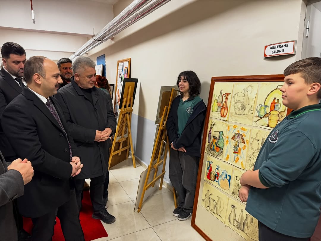 Kastamonu'nun Ilçesinde Karne Sevinci Protokol Öğrencilerin Heyecanına Ortak Oldu 4