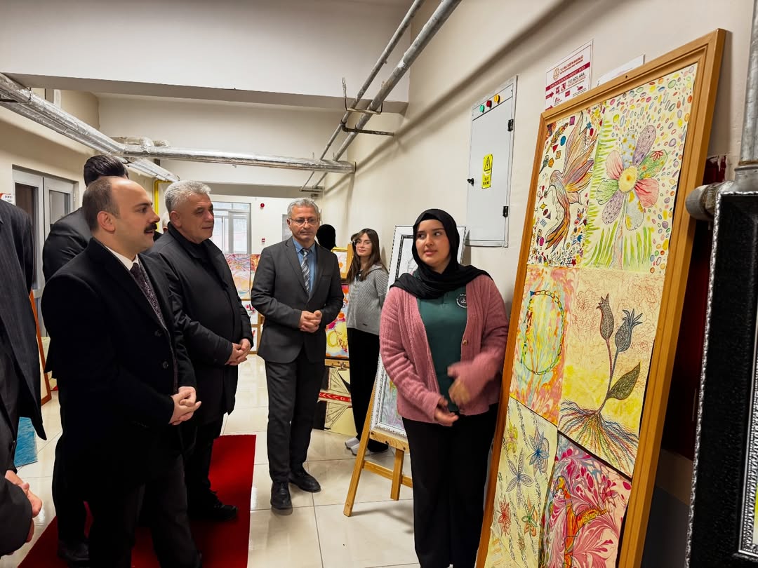 Kastamonu'nun Ilçesinde Karne Sevinci Protokol Öğrencilerin Heyecanına Ortak Oldu 6