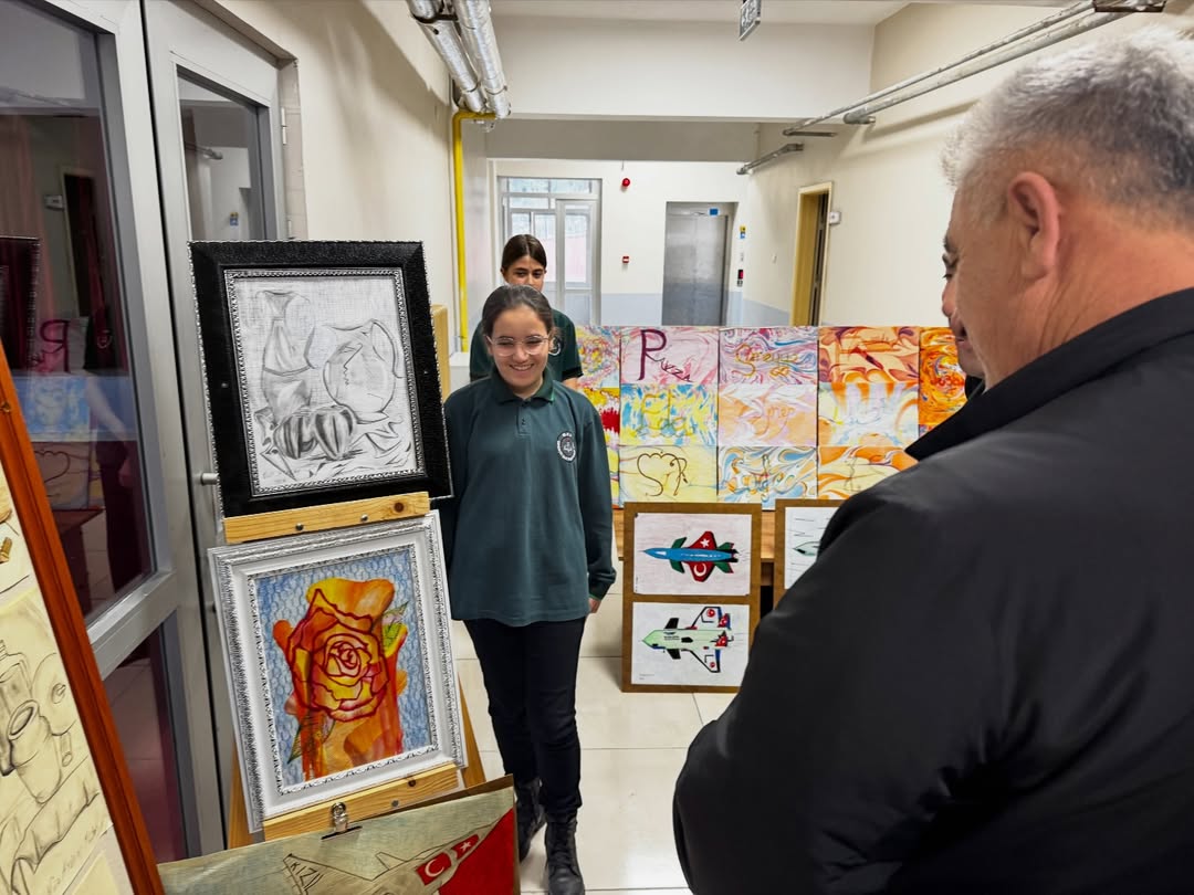 Kastamonu'nun Ilçesinde Karne Sevinci Protokol Öğrencilerin Heyecanına Ortak Oldu 8