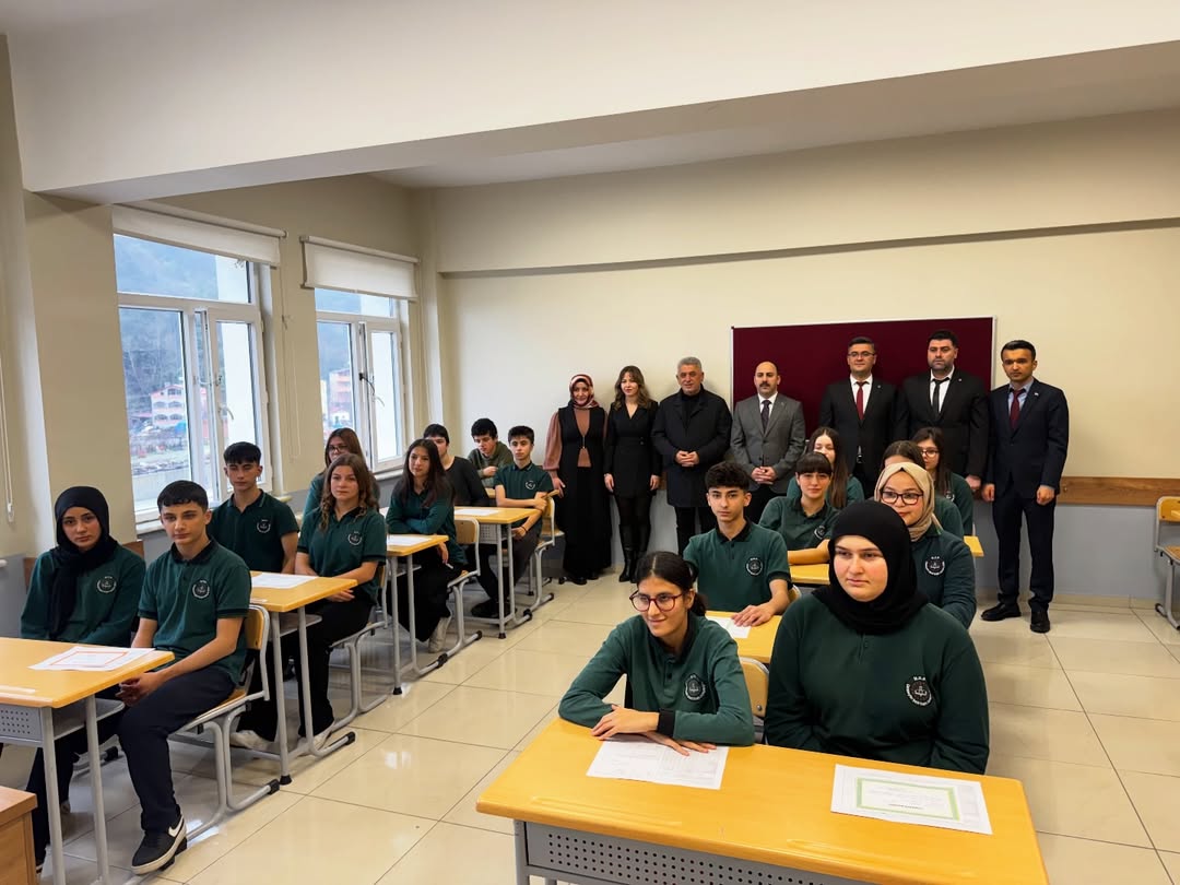 Kastamonu'nun Ilçesinde Karne Sevinci Protokol Öğrencilerin Heyecanına Ortak Oldu 88888888