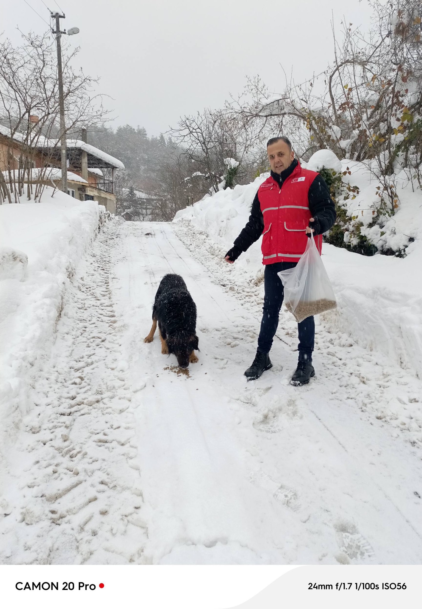 Kastamonu'nun İlçesinde Kızılay Ve Muhtar El Ele Zor Günlerde Yardım Seferberliği1