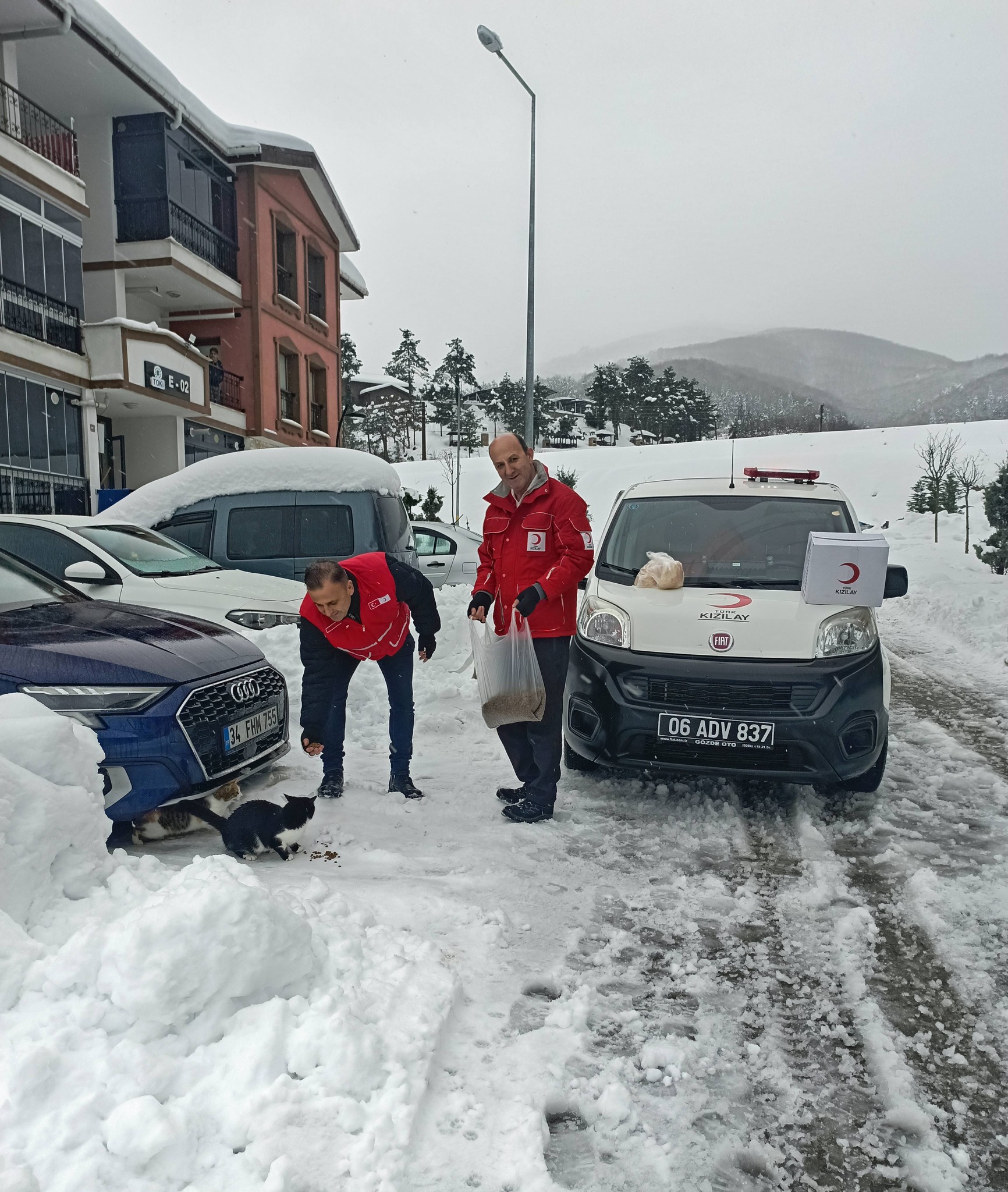 Kastamonu'nun İlçesinde Kızılay Ve Muhtar El Ele Zor Günlerde Yardım Seferberliği4