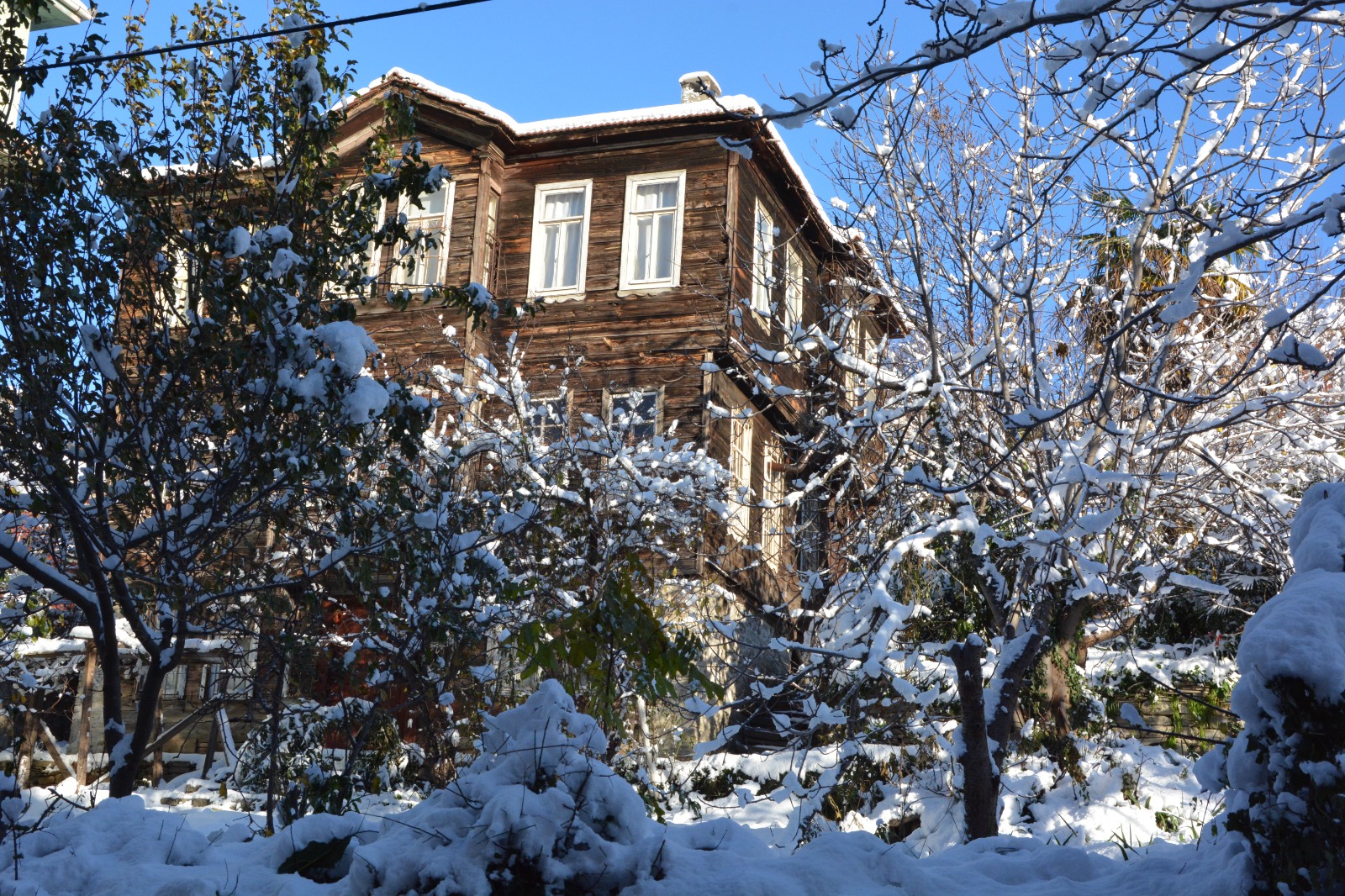 Kastamonu'nun Ilçesindeki Tarihi Evler Karla Kaplandı 2