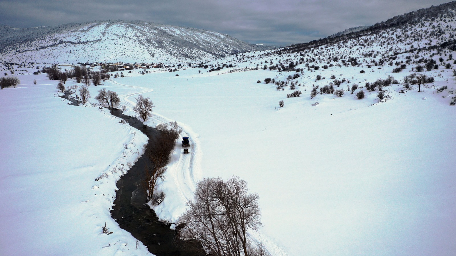 Kastamonu'nun Köyündeki Gençler Lastik Kızakla Eğlenmenin Yolunu Buldu 3