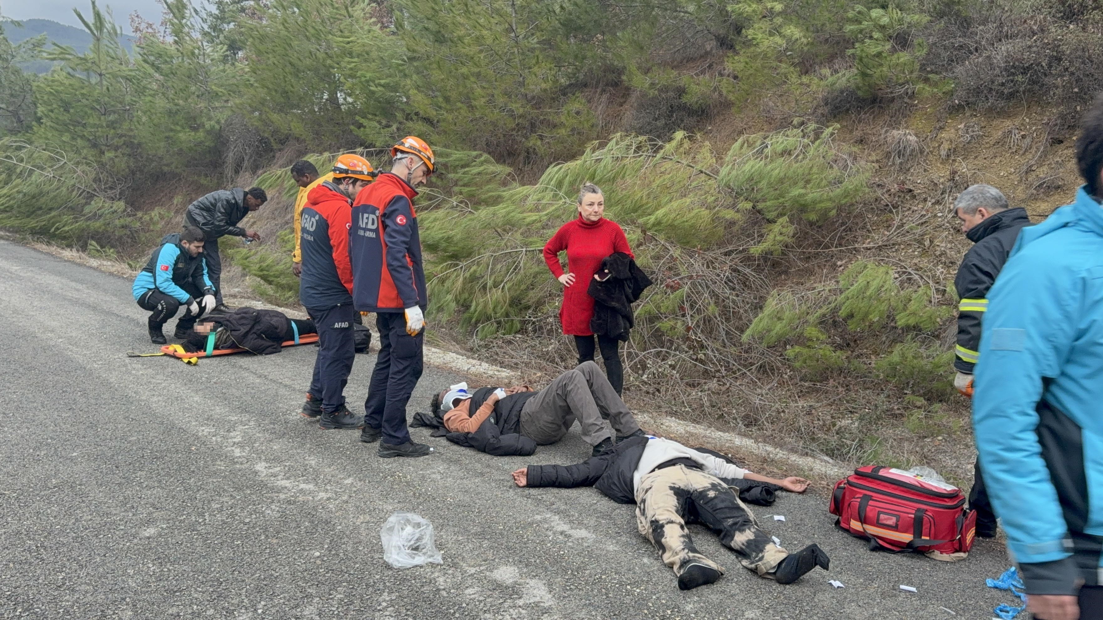 Kayak Dönüşü Öğrencileri Taşıyan Minibüs Şarampole Uçtu 17 Yaralı3
