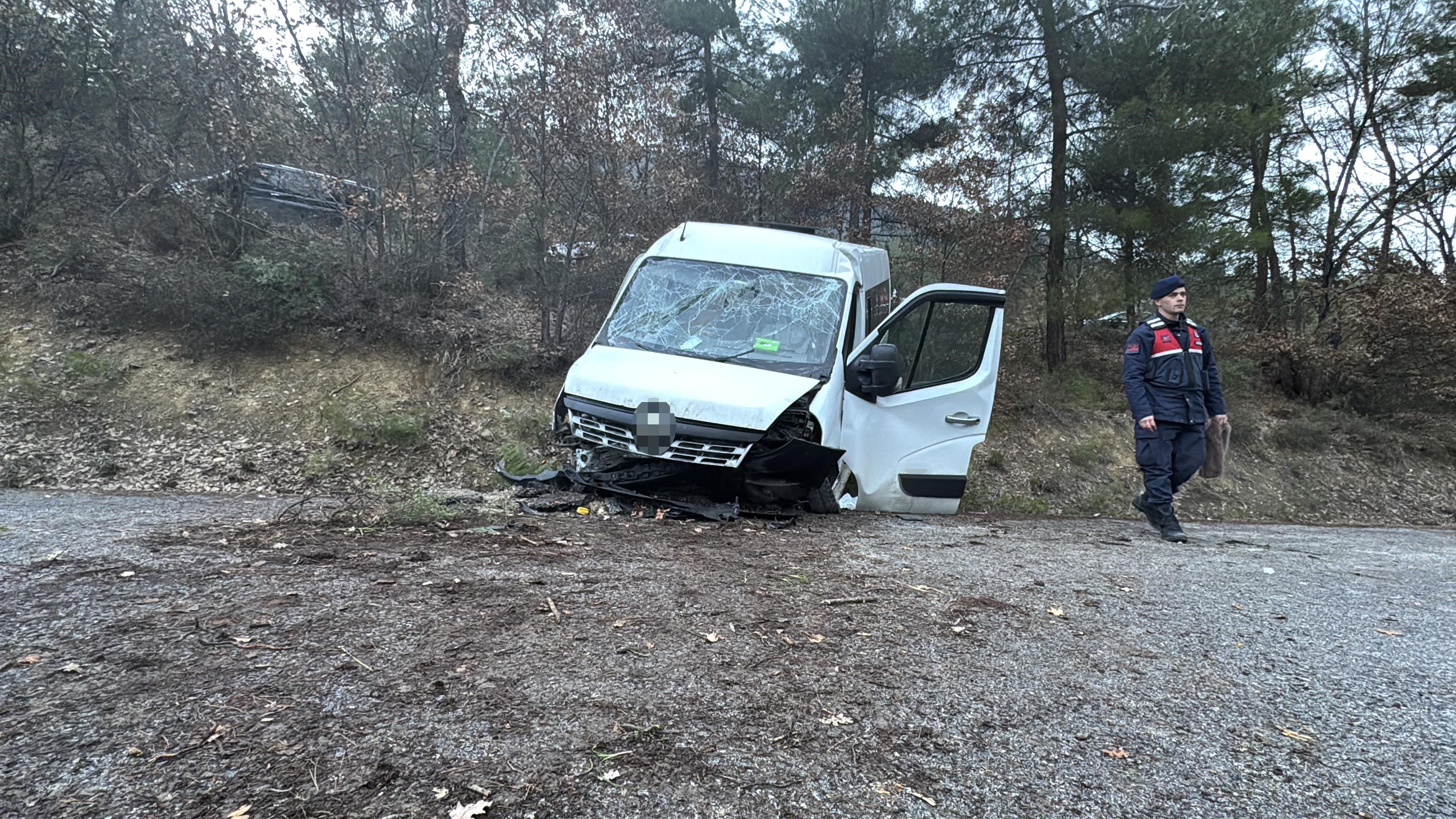 Kayak Dönüşü Öğrencileri Taşıyan Minibüs Şarampole Uçtu 17 Yaralı7