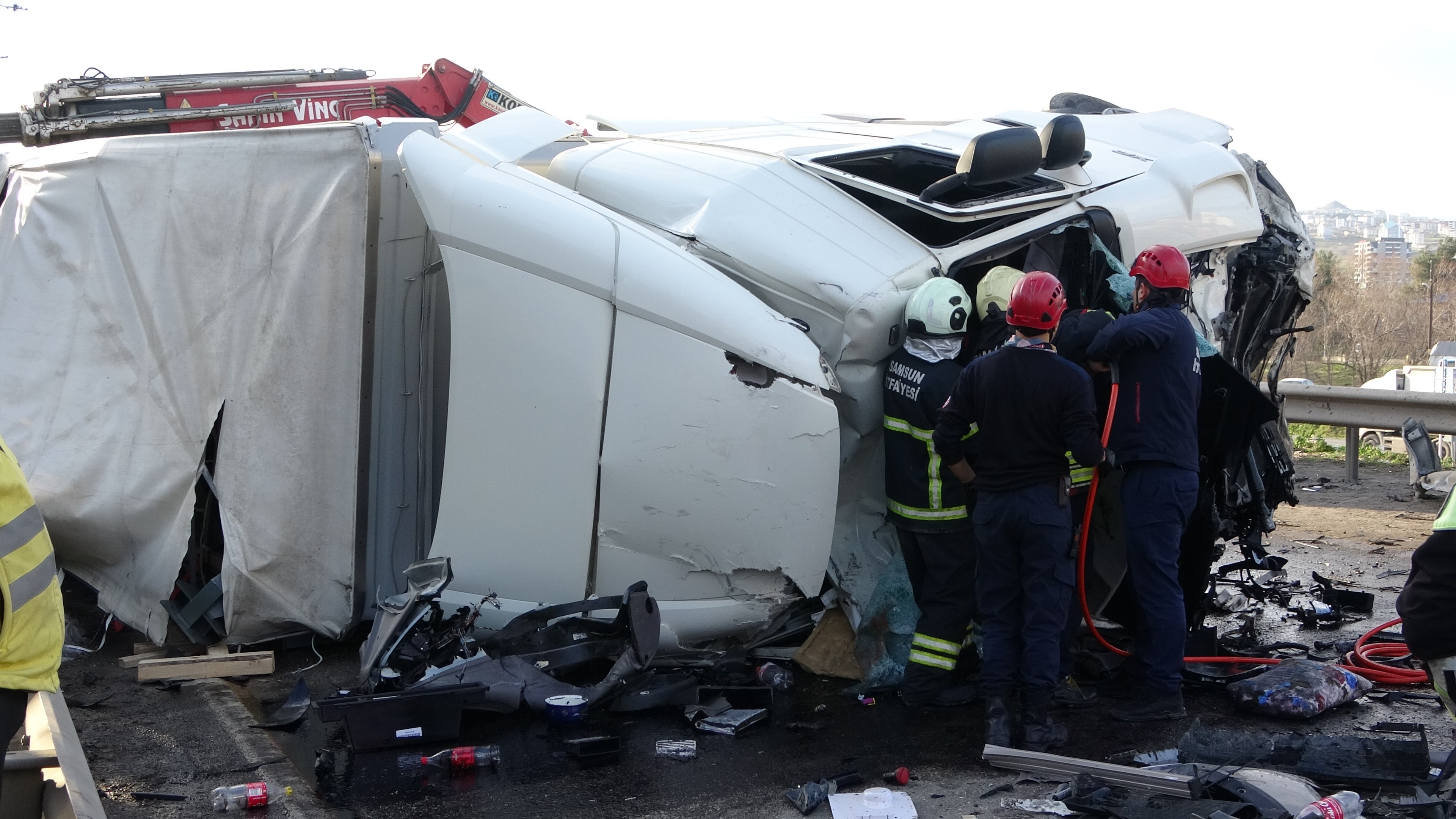 Kontrolden Çıkan Tır Feci Kazaya Neden Oldu 1 Ölü, 3 Yaralı1