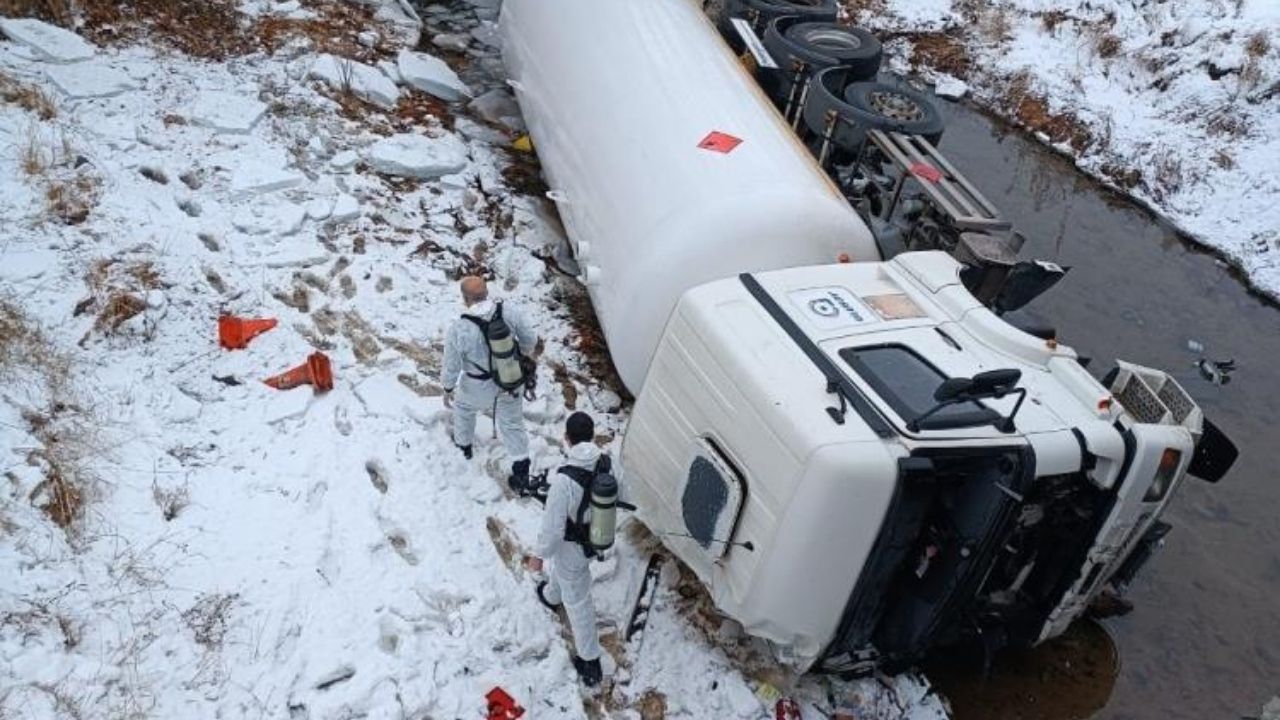 Lpg Yüklü Tanker Dere Yatağına Devrildi 1 Yaralı (1)