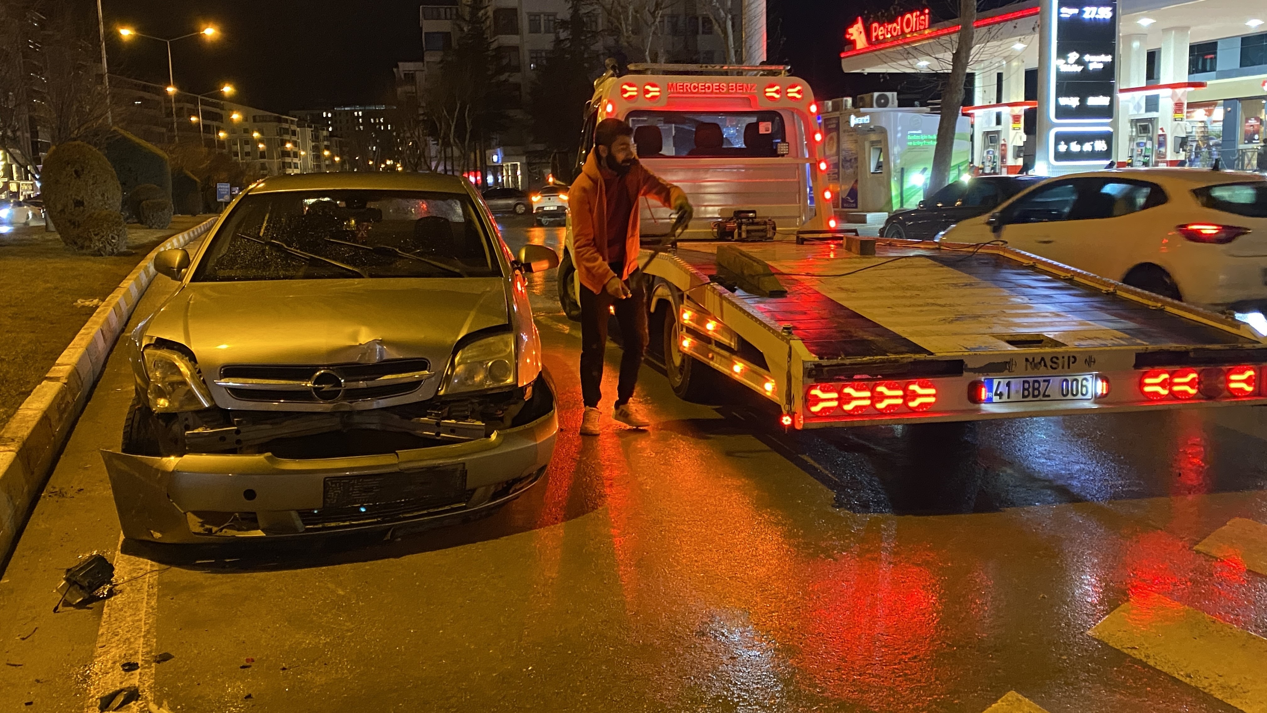 Otomobil Direğe Çarptı Kazada 1 Kişi Yaralandı 13