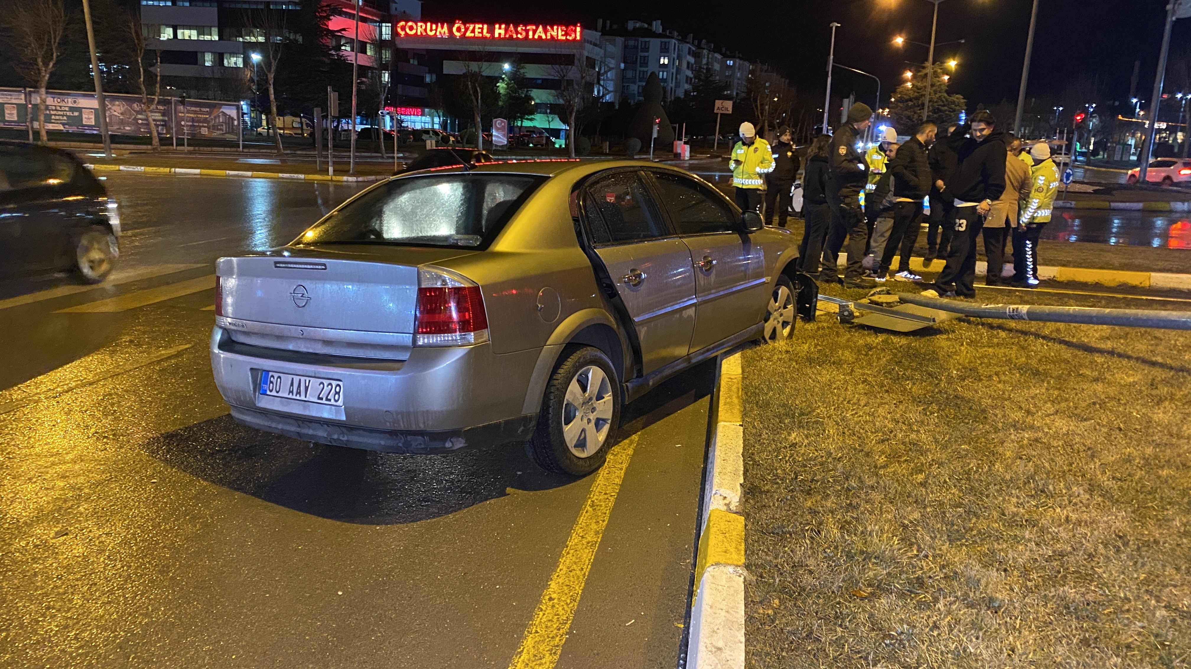 Otomobil Direğe Çarptı Kazada 1 Kişi Yaralandı 15