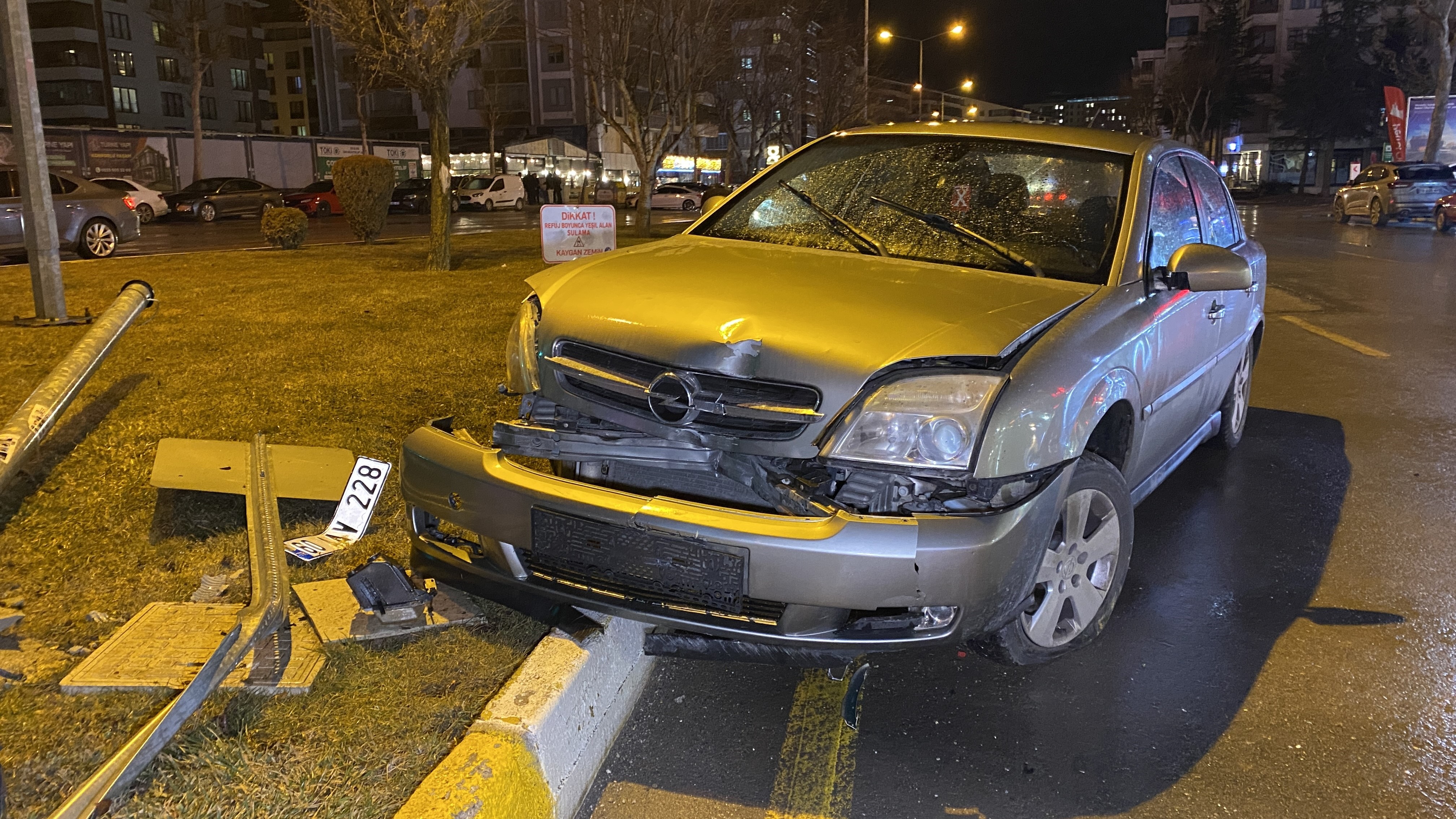 Otomobil Direğe Çarptı Kazada 1 Kişi Yaralandı 22222222