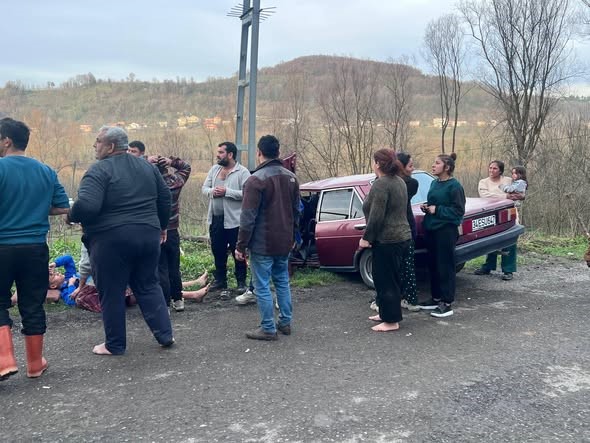 Otomobil Direğe Çarptı Kazada 2 Kişi Yaralandı 2