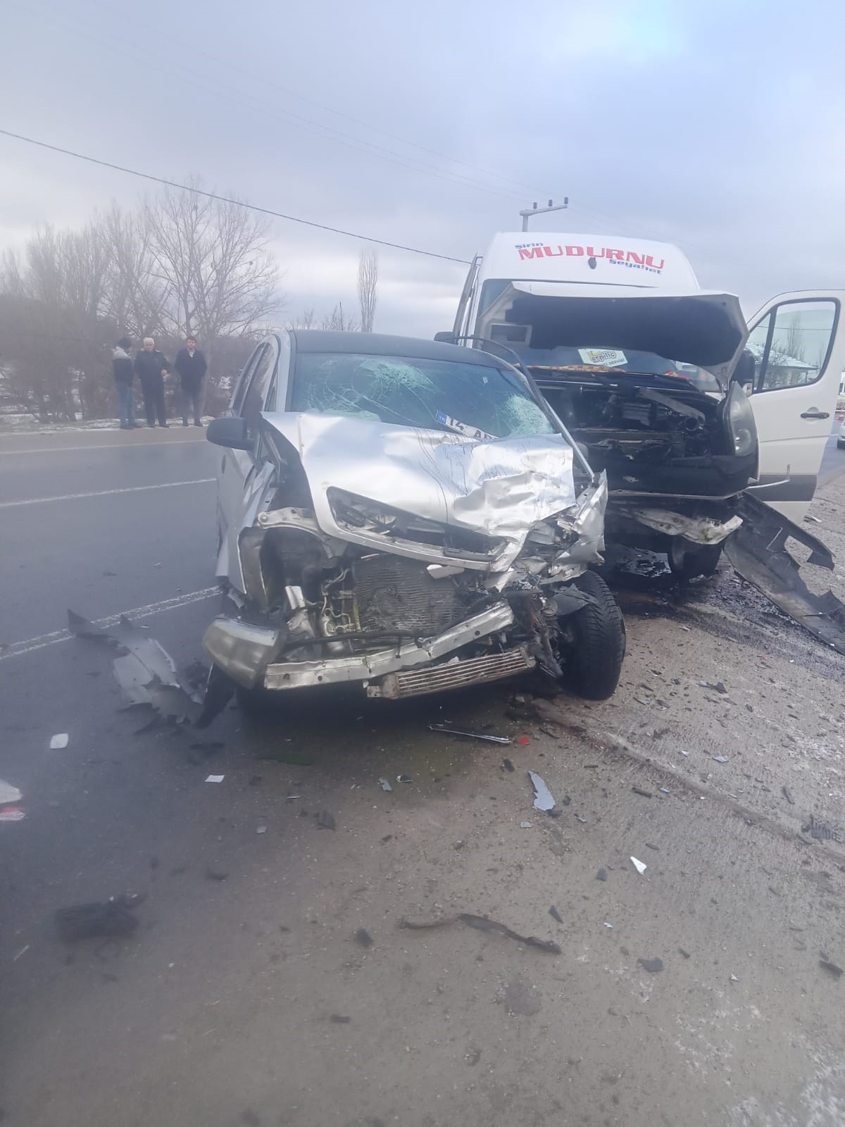 Otomobil Ile Minibüs Çarpıştı! Feci Kazada 1'I Ağır 10 Yaralı Ağır Yaralı Vatandaş Yaşamını Yitirdi! 46