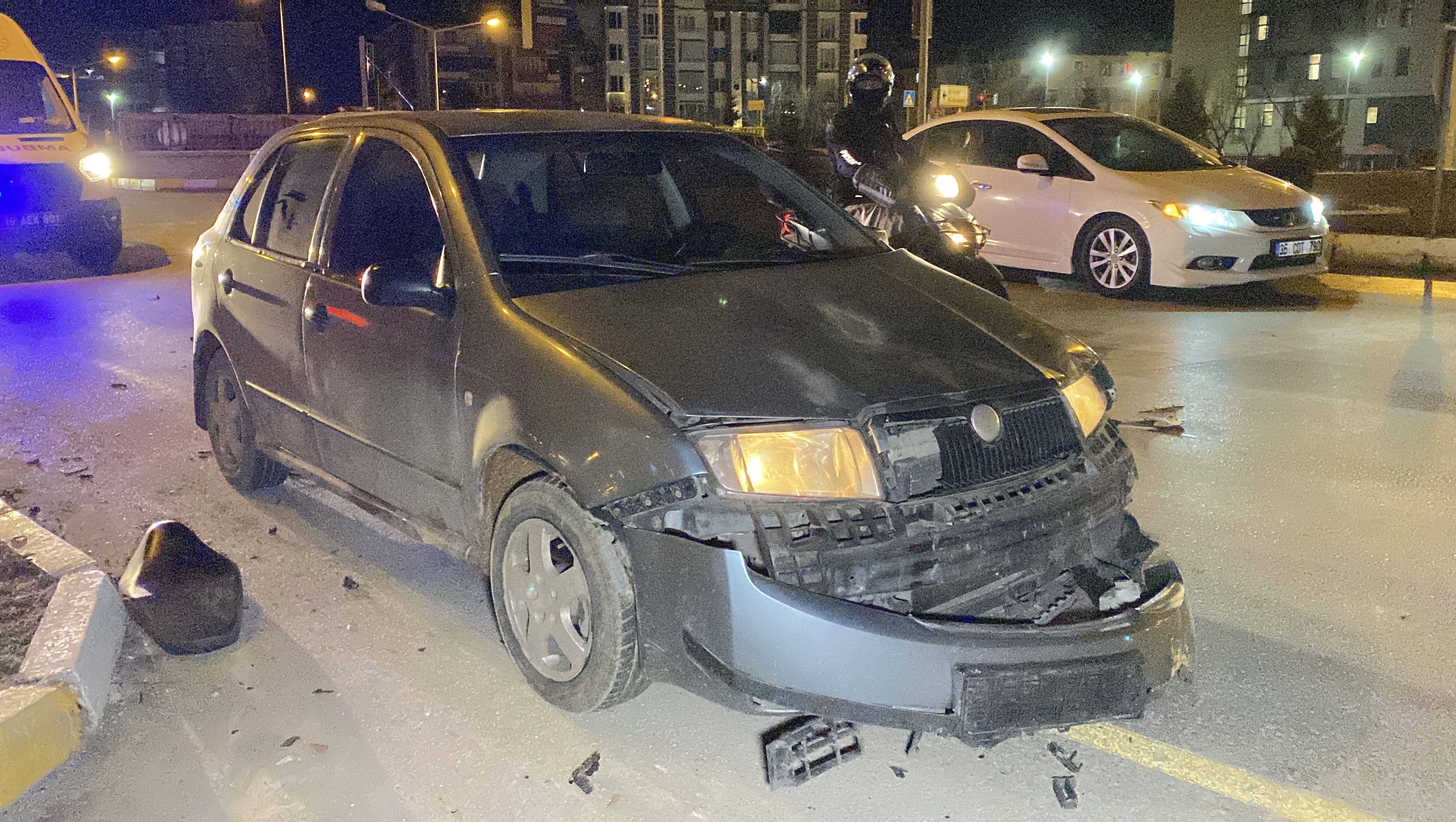 Otomobil Ile Motosiklet Çarpıştı Kazada 1 Kişi Yaralandı 23