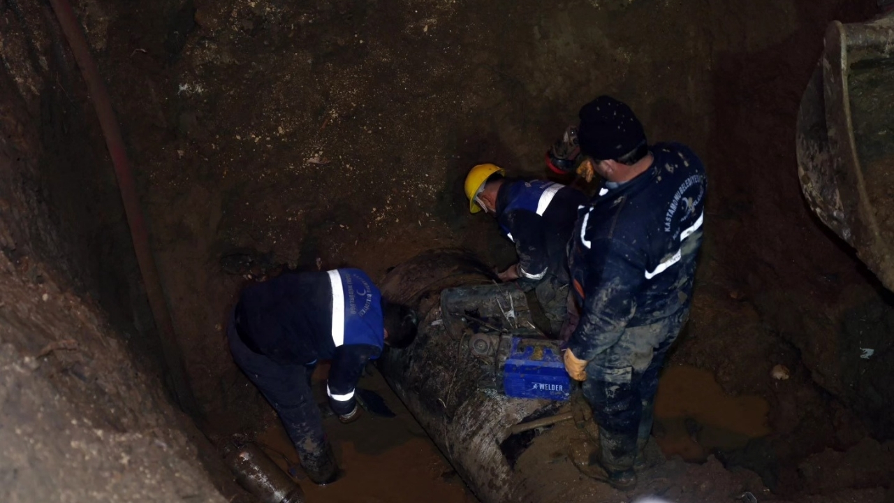 Saatlerdir Süren Mesai Sonuç Verdi Kastamonu’da Su Kademeli Verilecek (2)