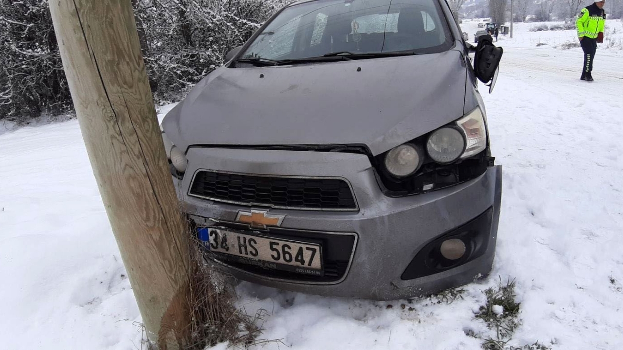 Sağlık Personelini Taşıyan Otomobil Kaza Yaptı Yolcuların Durumu Iyi (3)