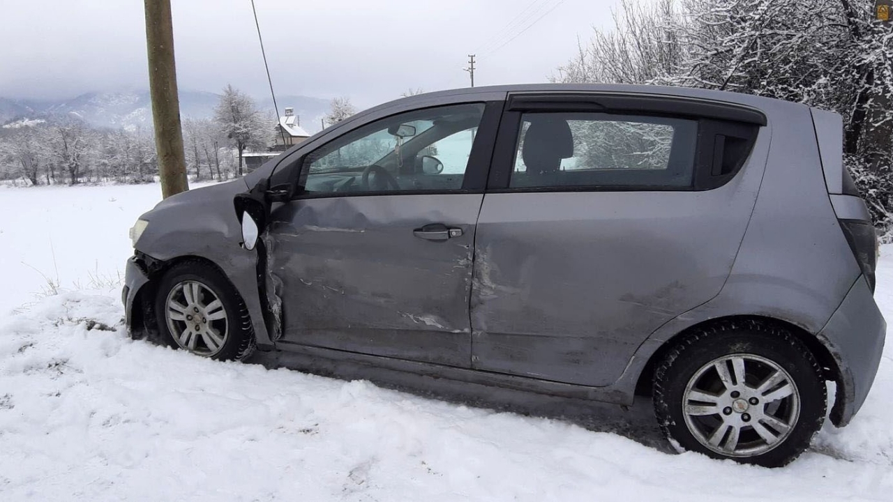 Sağlık Personelini Taşıyan Otomobil Kaza Yaptı Yolcuların Durumu Iyi (4)