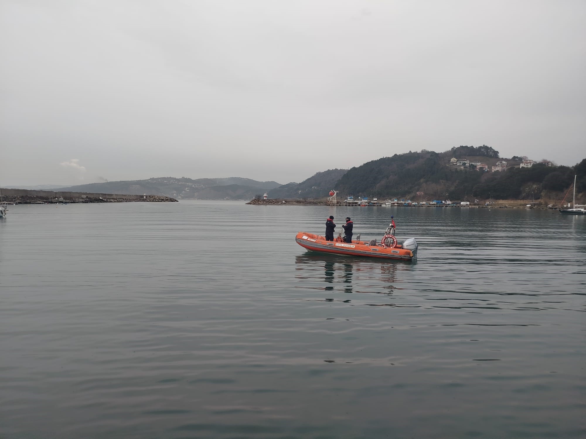 Sahil Güvenlik Operasyonu Limanda Mahsur Yunus Kurtarıldı1