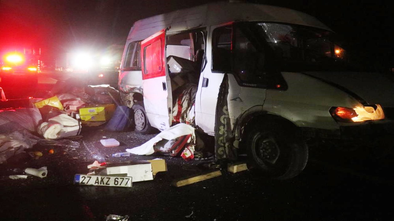 Sakarya Minibüs Otomobil Kaza (4)