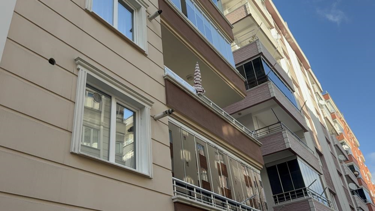 Samsun Balkondan Düştü (2)