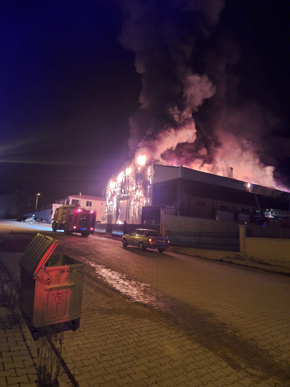 Sanayi Sitesinde Alev Alarmı Tesis Küle Döndü2