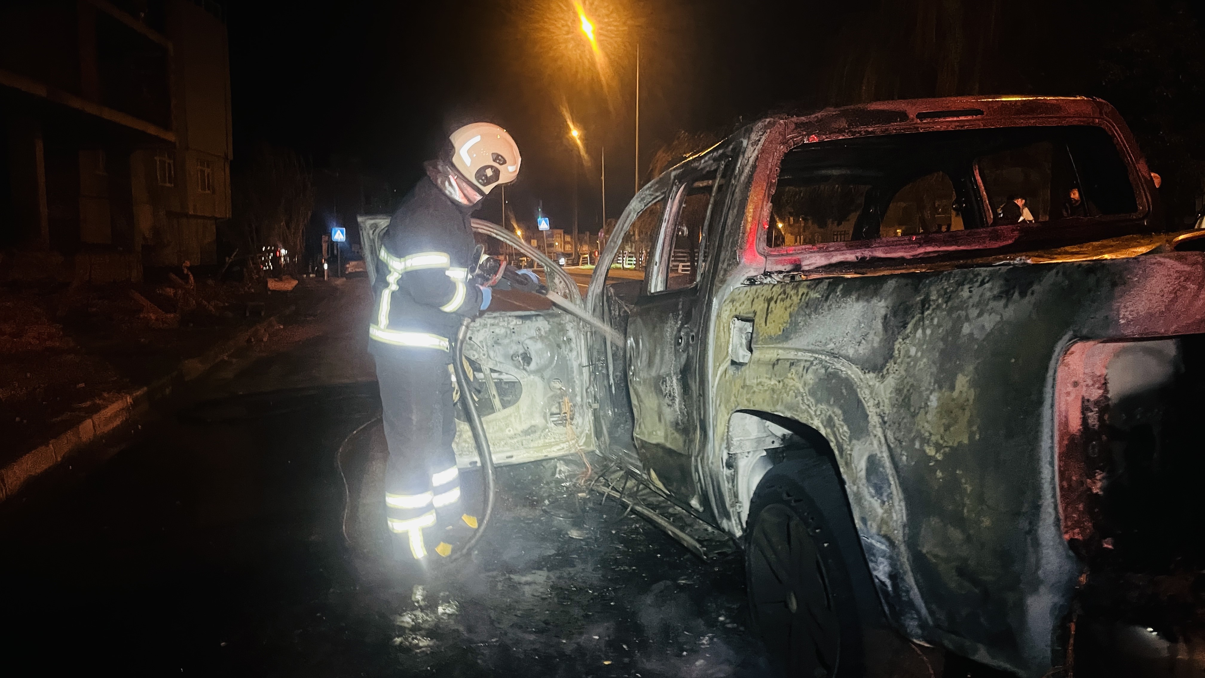 Seyir Halindeki Kamyonet Alev Alev Yandı 12