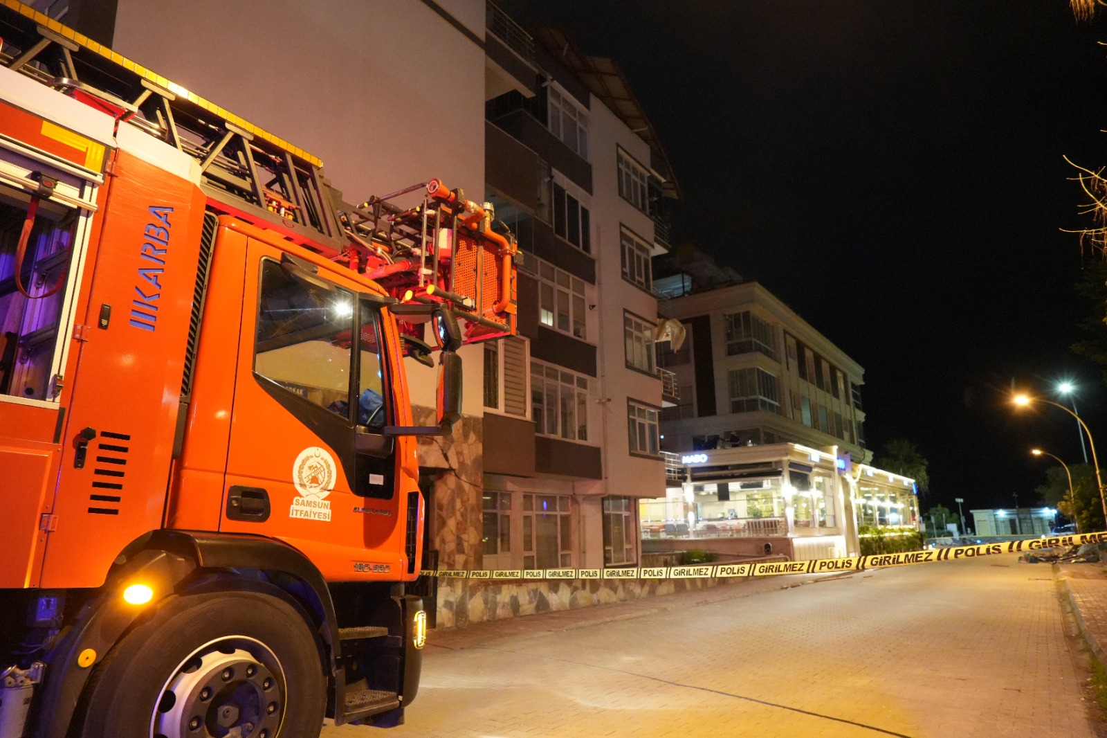 Şiddetli Fırtına Ağaçları Devirdi, Çatıları Uçurdu 12