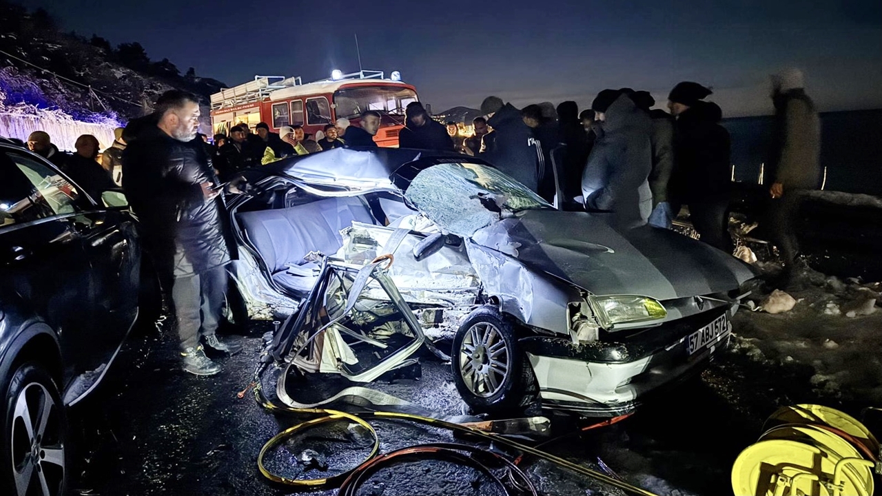 Sinop Türkeli Feci Kaza 2 Ölü (1)