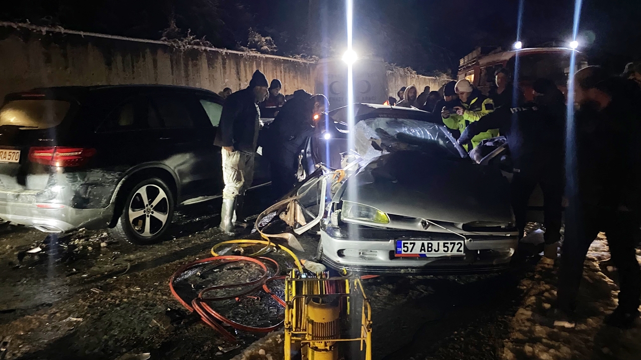 Sinop Türkeli Feci Kaza 2 Ölü (2)