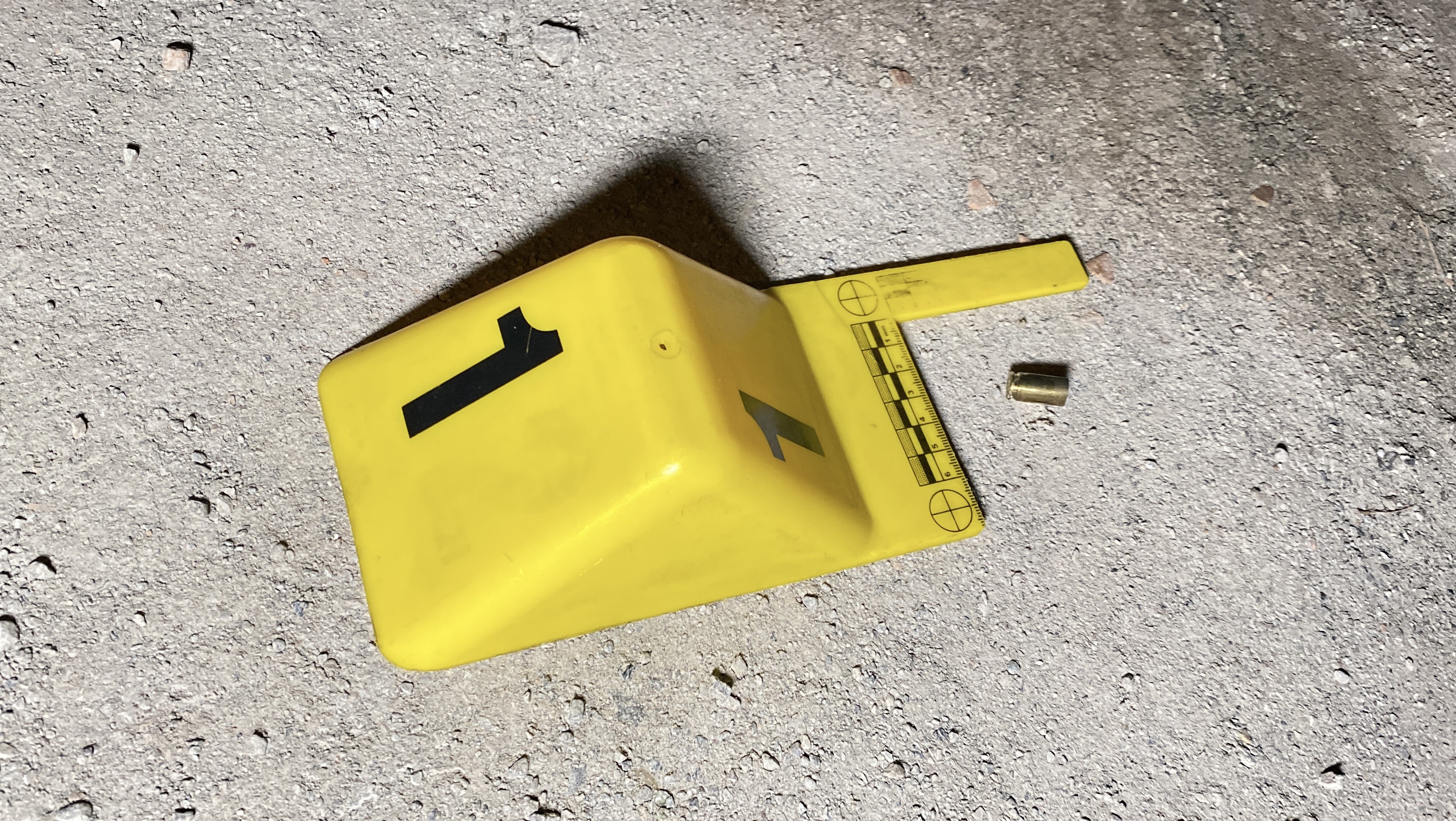 Sokak Ortasında Silah Sesleri Balkon Camına Kurşun İsabet Etti1